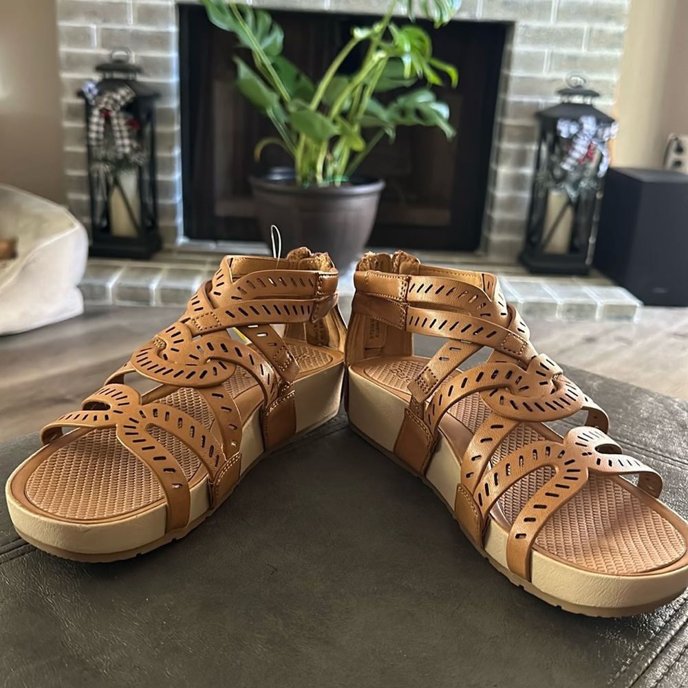 Baretraps sandals-NEW